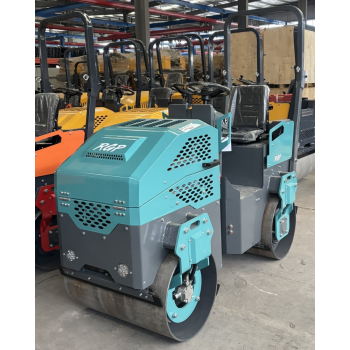 Rouleau compacteur R-1500