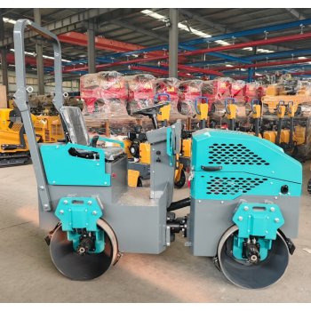 Rouleau compacteur R-1500