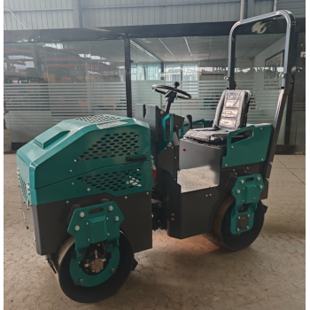 Rouleau compacteur R-1500