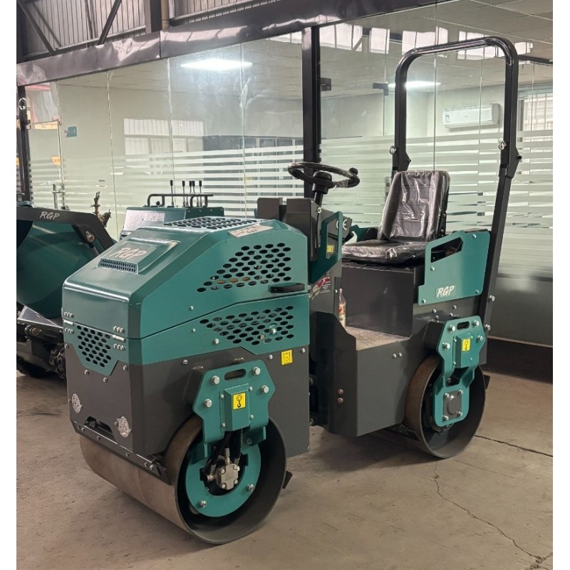 Rouleau compacteur R-1500