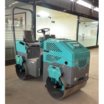 Rouleau compacteur R-1500