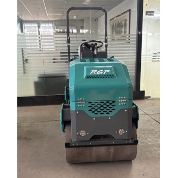 Rouleau compacteur R-1500